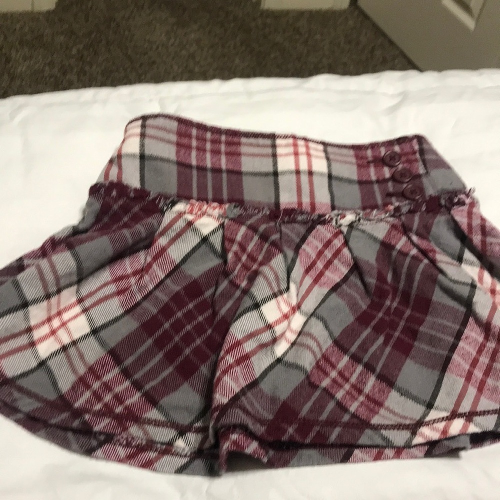 Girl’s plaid skirt size 4/5